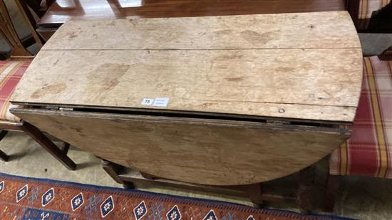 An oak gateleg table, width 104cm depth 45cm height 74cm